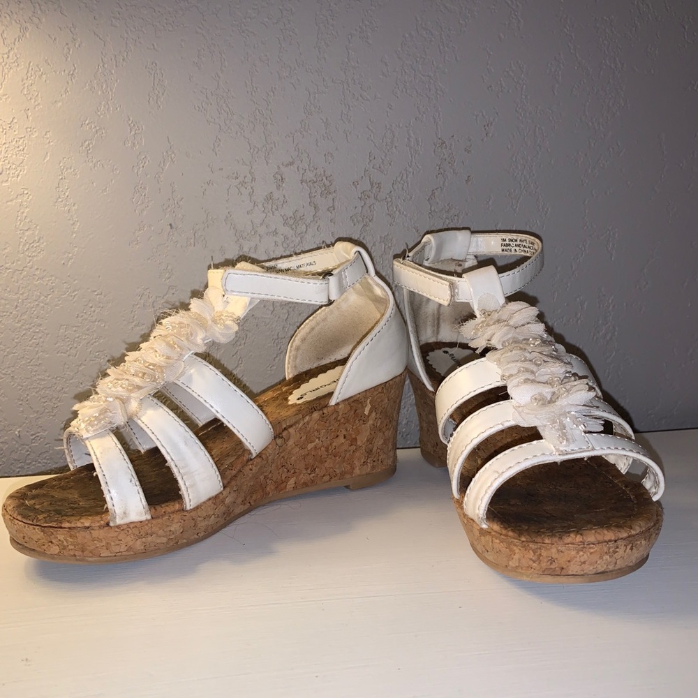 GIRLS ADORABLE WHITE WEDGES